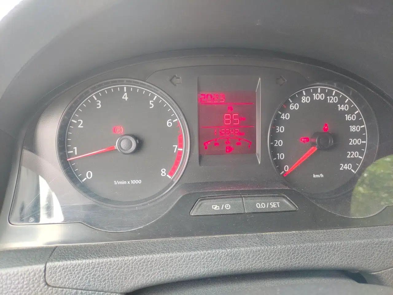 Volkswagen Santana 2015 1.6L Manual Comfort Edition — миниатюра 12