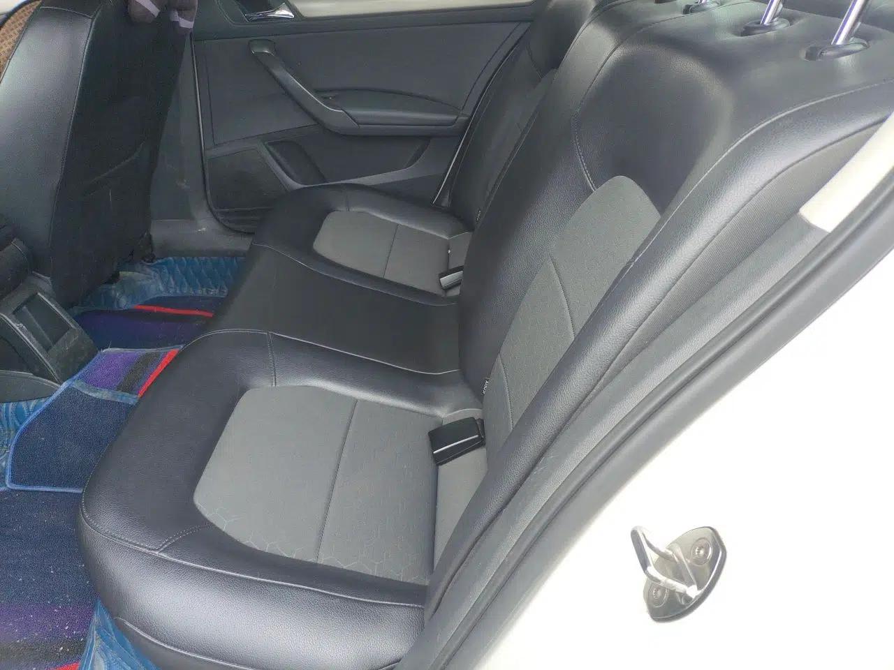 Volkswagen Santana 2015 1.6L Manual Comfort Edition — миниатюра 17