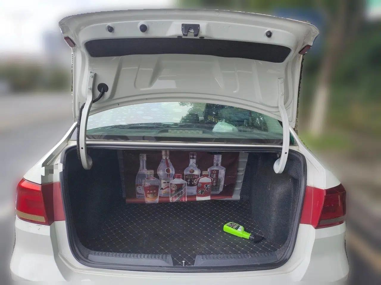 Volkswagen Santana 2015 1.6L Manual Comfort Edition — миниатюра 19