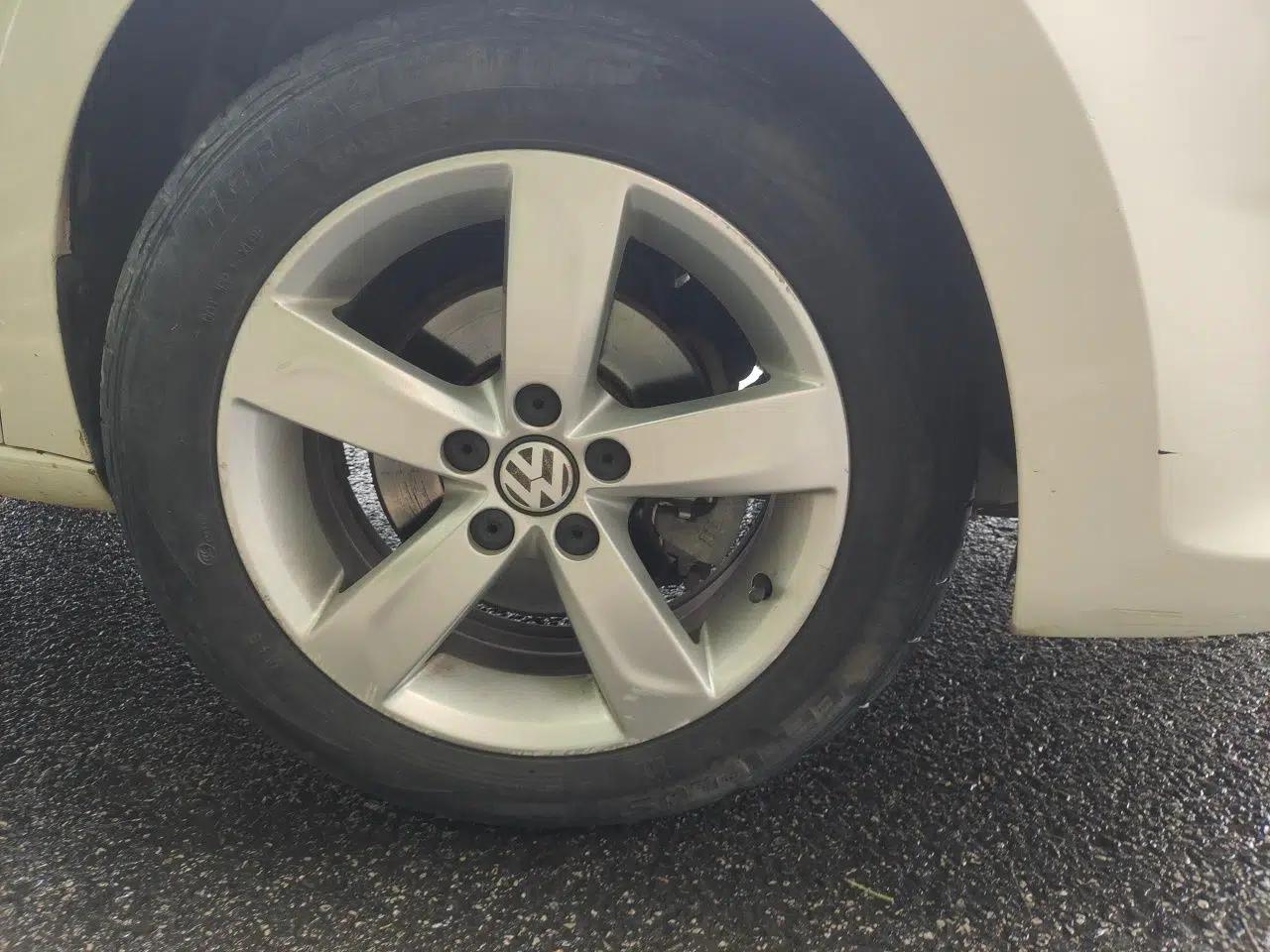 Volkswagen Santana 2015 1.6L Manual Comfort Edition — миниатюра 8