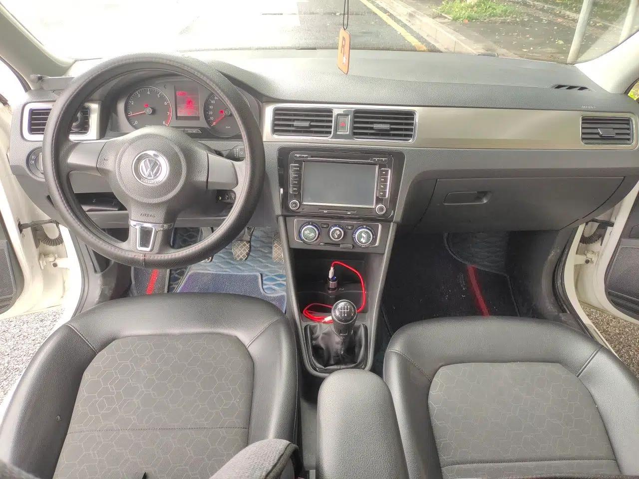Volkswagen Santana 2015 1.6L Manual Comfort Edition — миниатюра 9