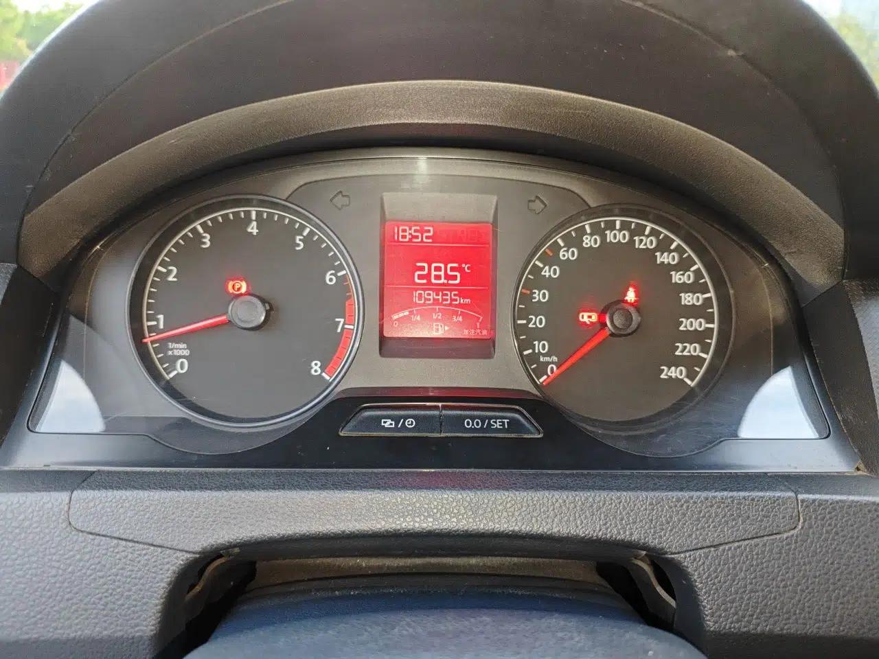 Volkswagen Santana 2015 1.4L Manual Fashion Edition — миниатюра 11