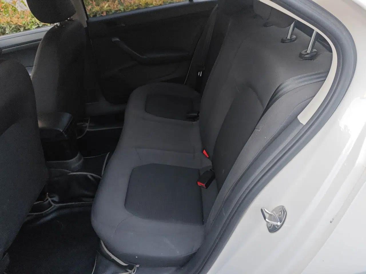 Volkswagen Santana 2015 1.4L Manual Fashion Edition — миниатюра 17