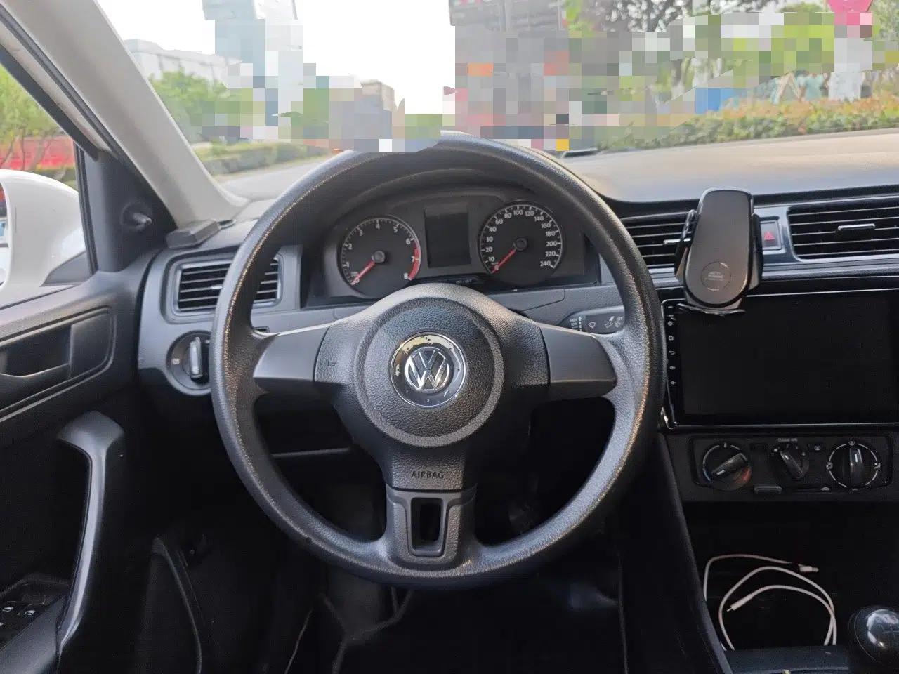 Volkswagen Santana 2015 1.4L Manual Fashion Edition — миниатюра 10