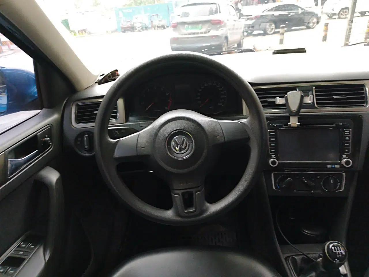 Volkswagen Santana 2013 1.6L Manual Comfort Edition — миниатюра 10