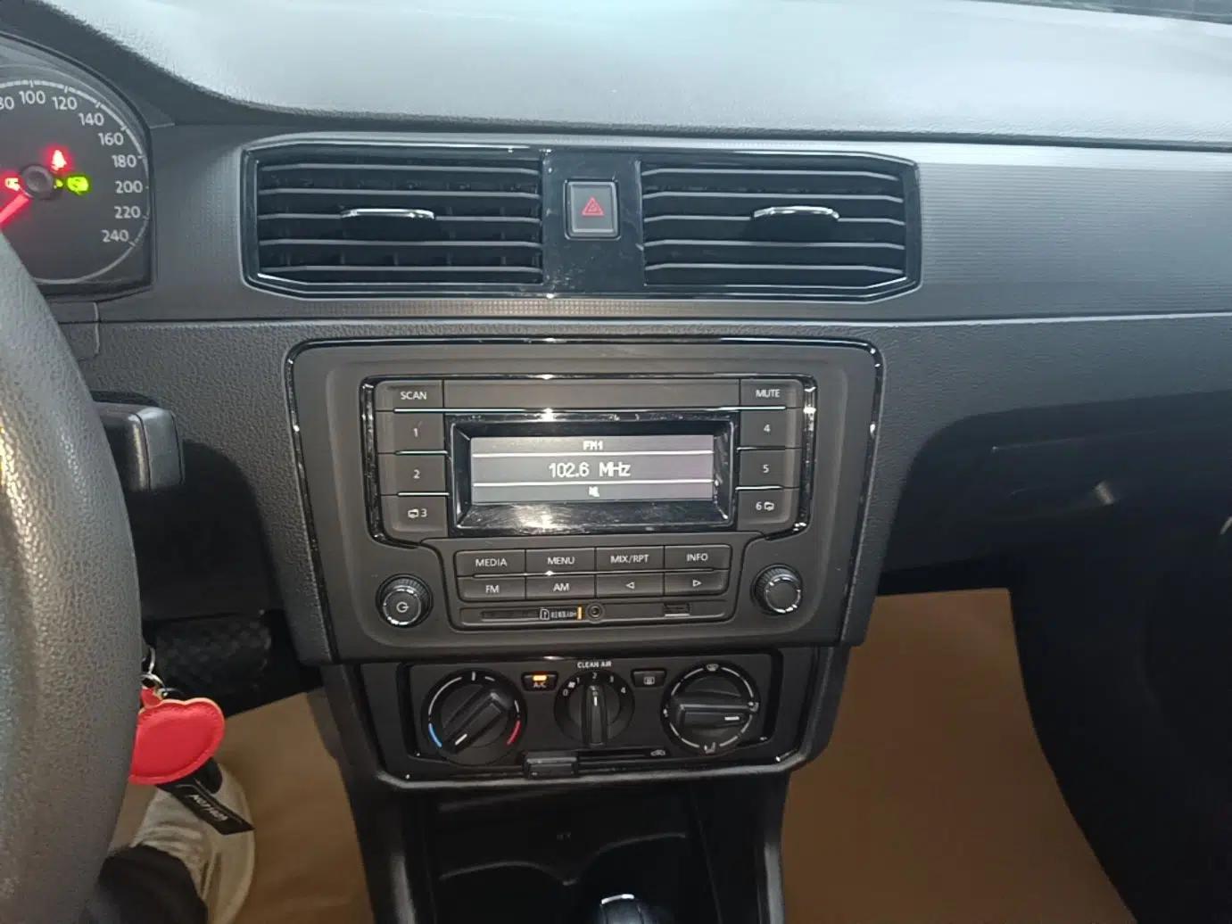 Volkswagen Santana 2019 1.5L Automatic Comfort Edition China VI Standard — миниатюра 20