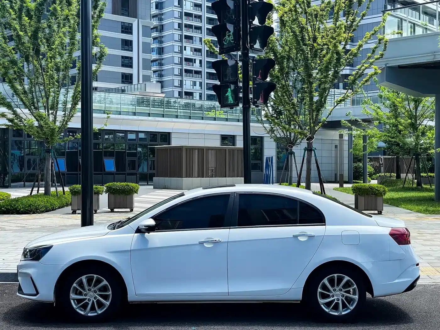 Geely Emgrand 2021 UP 1.5L CVT Navigator Edition — миниатюра 4