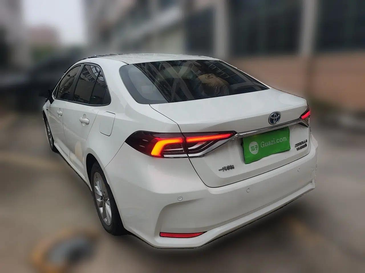 Toyota Corolla 2019 Dual-Engine 1.8L E-CVT GL-i Elite Edition — миниатюра 4