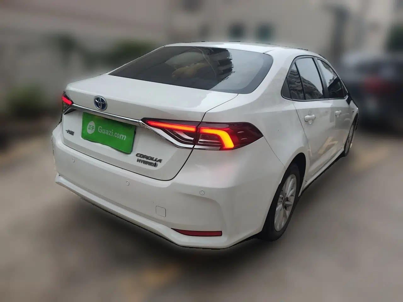 Toyota Corolla 2019 Dual-Engine 1.8L E-CVT GL-i Elite Edition — миниатюра 6