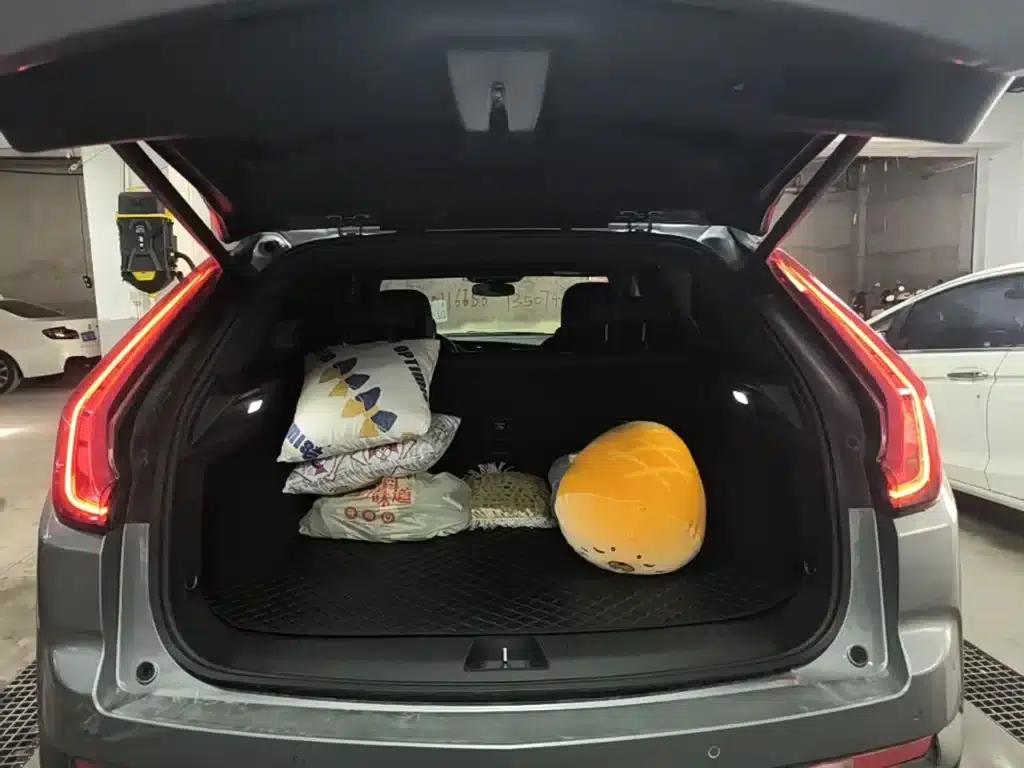 Cadillac XT4 2023 28T 2WD Fashion Edition — миниатюра 19
