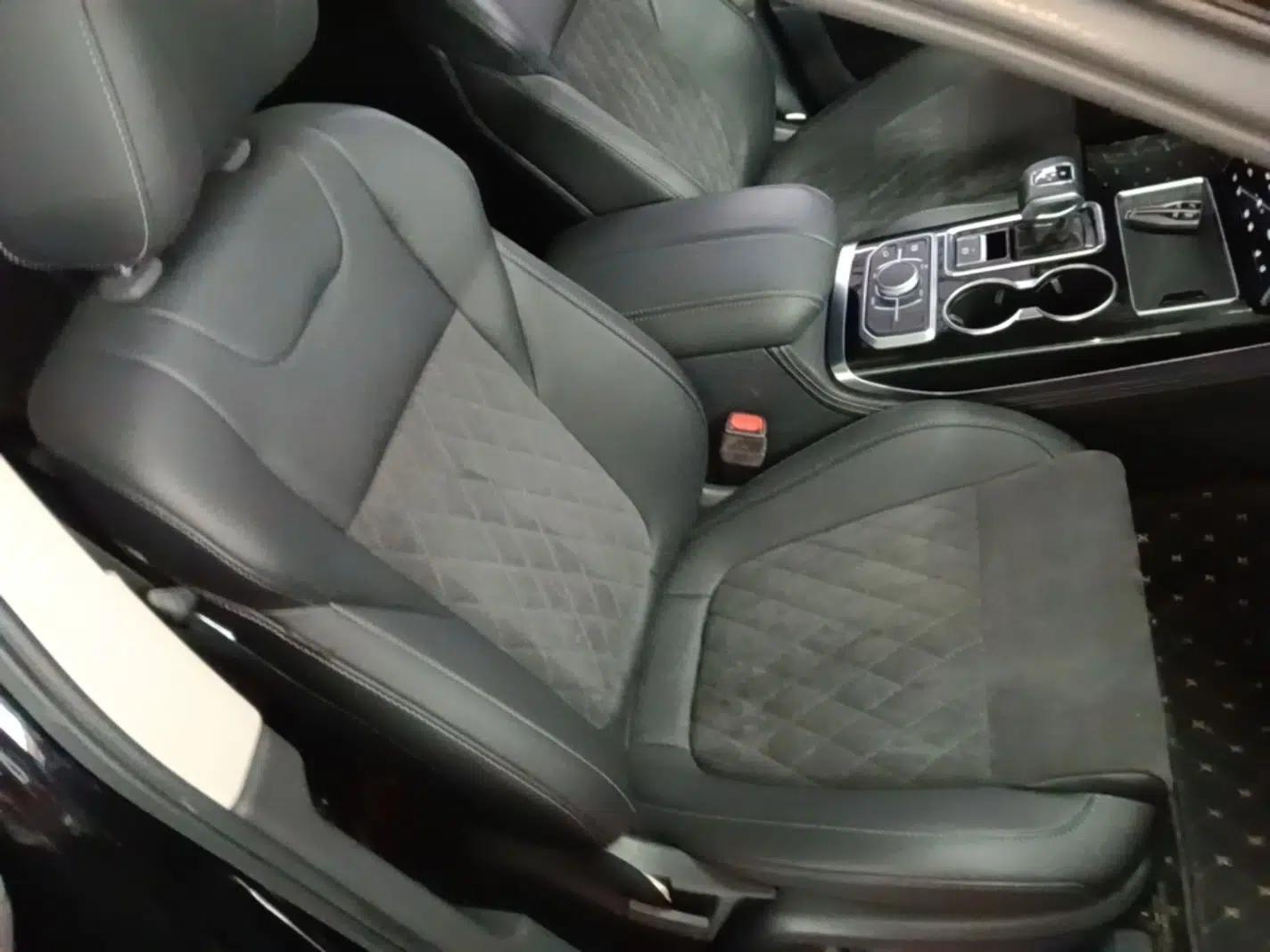 Hongqi HS7 2022 2.0T DCT Two-Wheel Drive Smart Connect Flagship Edition 7 Seats — миниатюра 19