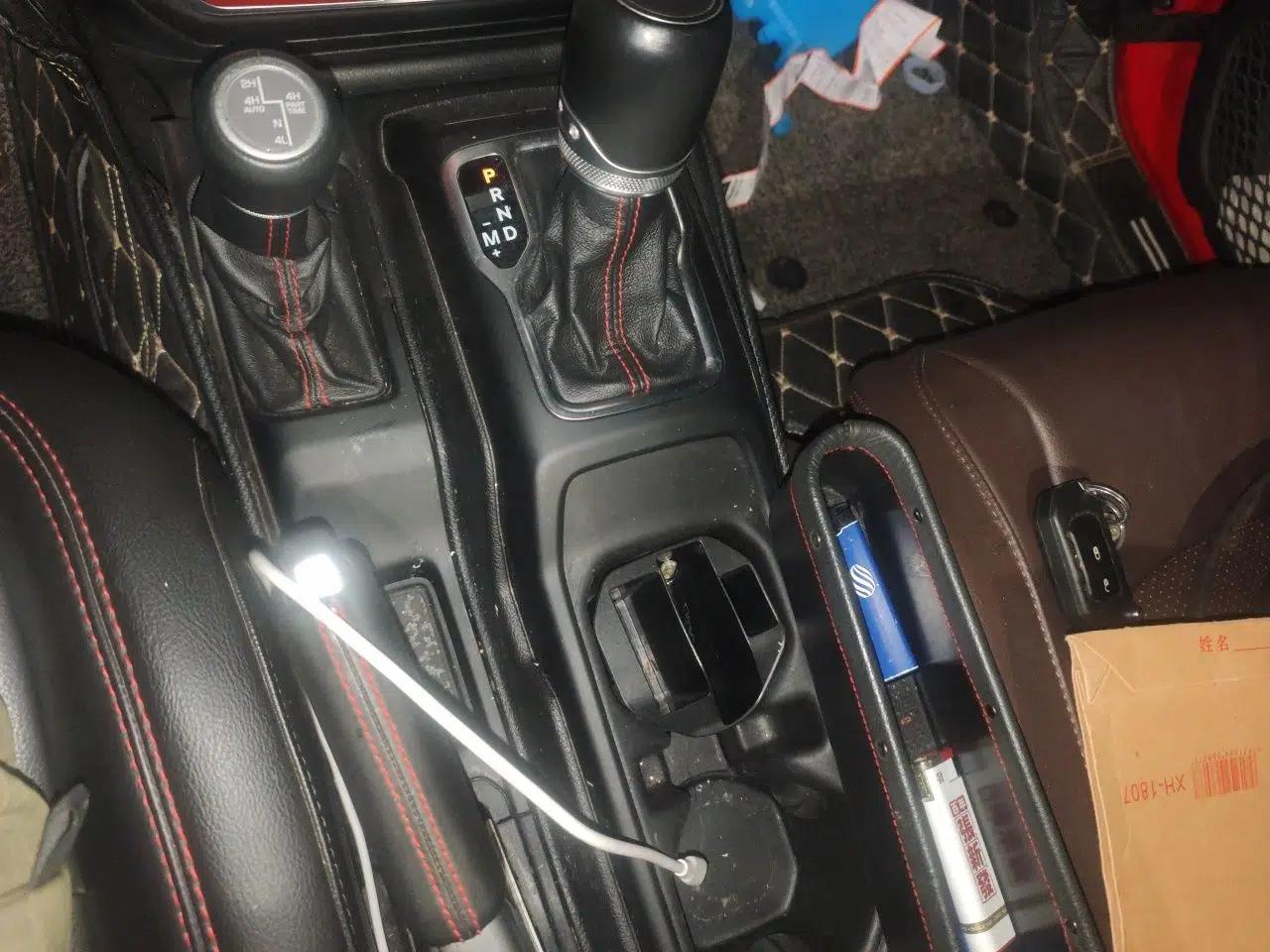 Jeep Wrangler 2021 2.0T Robin Hood Four-Door Edition — миниатюра 14