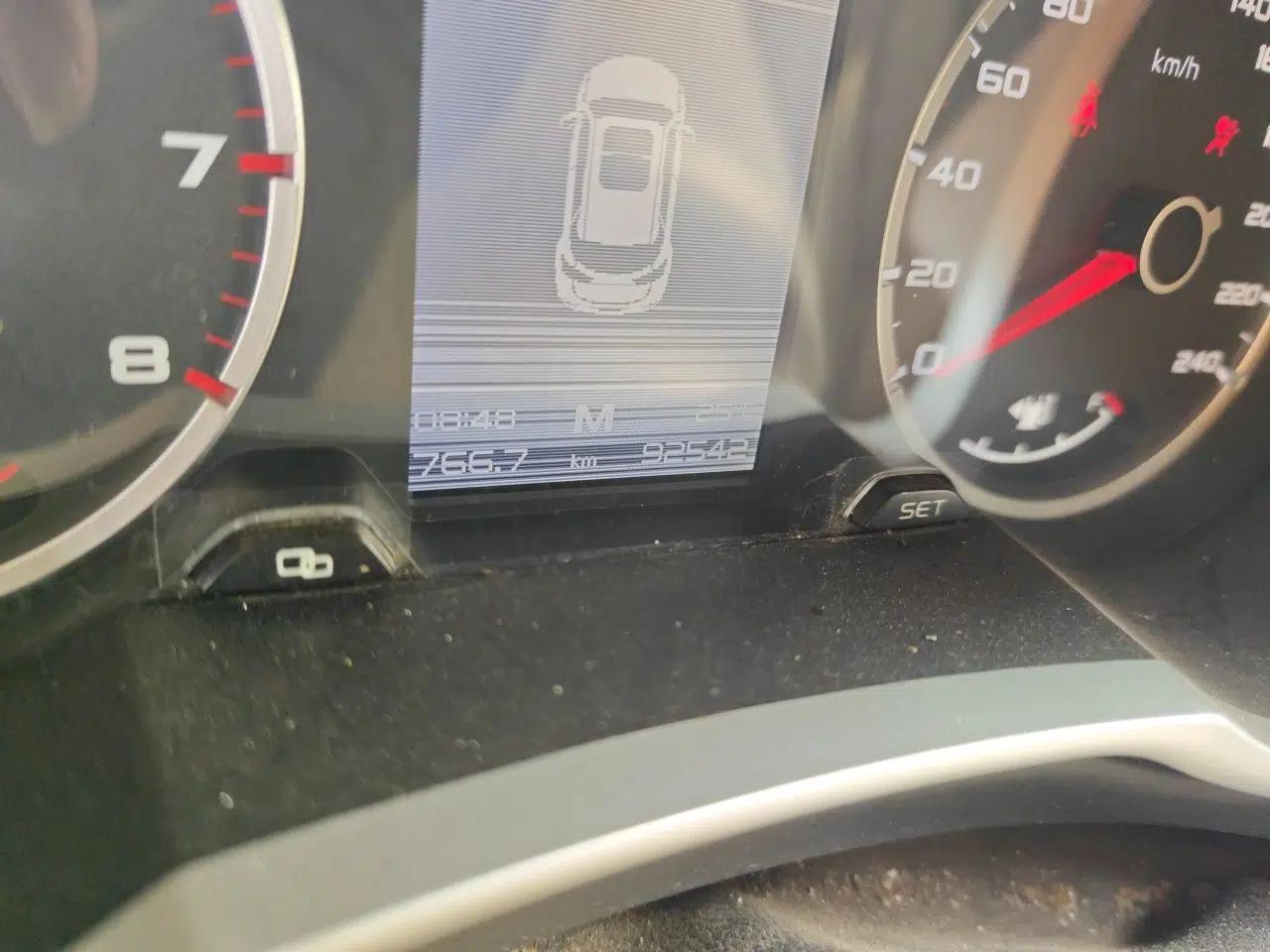 Geely Auto Emgrand X7 Sport 2016 2.0L Manual ZhiShang Version — миниатюра 12