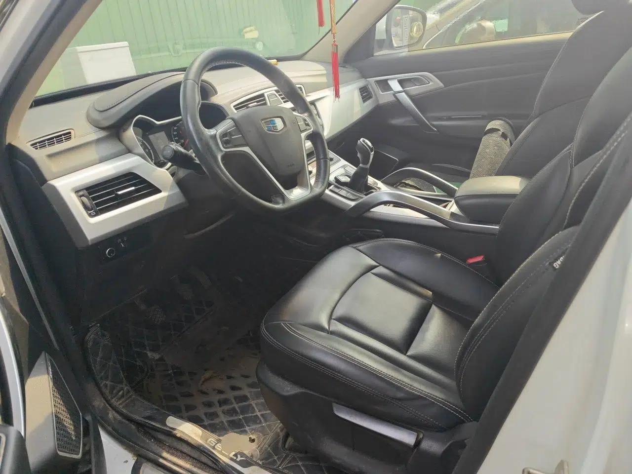 Geely Auto Emgrand X7 Sport 2016 2.0L Manual ZhiShang Version — миниатюра 15