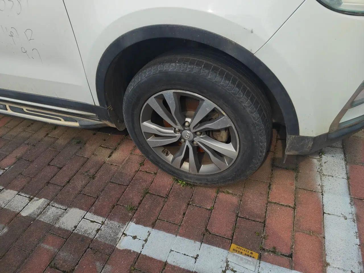 Geely Auto Emgrand X7 Sport 2016 2.0L Manual ZhiShang Version — миниатюра 8