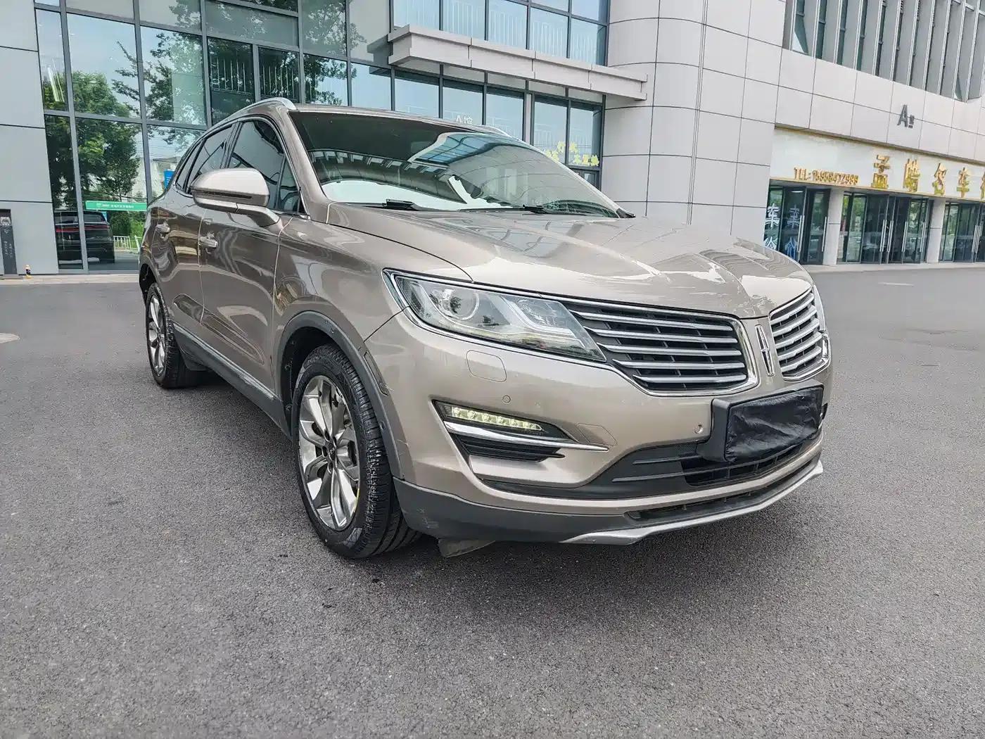 Lincoln MKC 2018 2.0T 2WD Premium Edition — миниатюра 3