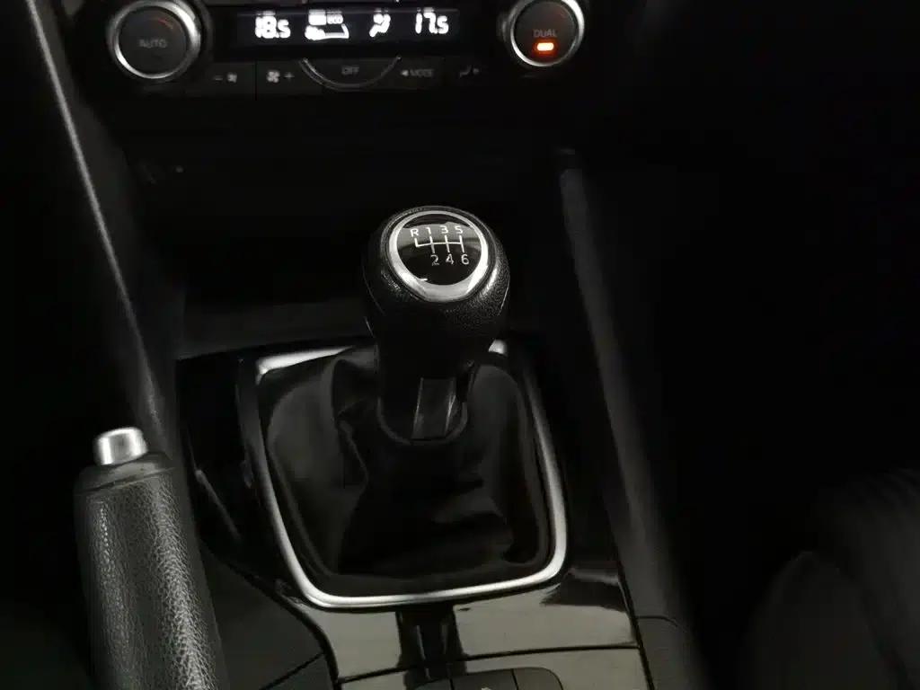 Mazda3 Axela 2016 Sedan 1.5L Manual Deluxe — миниатюра 13