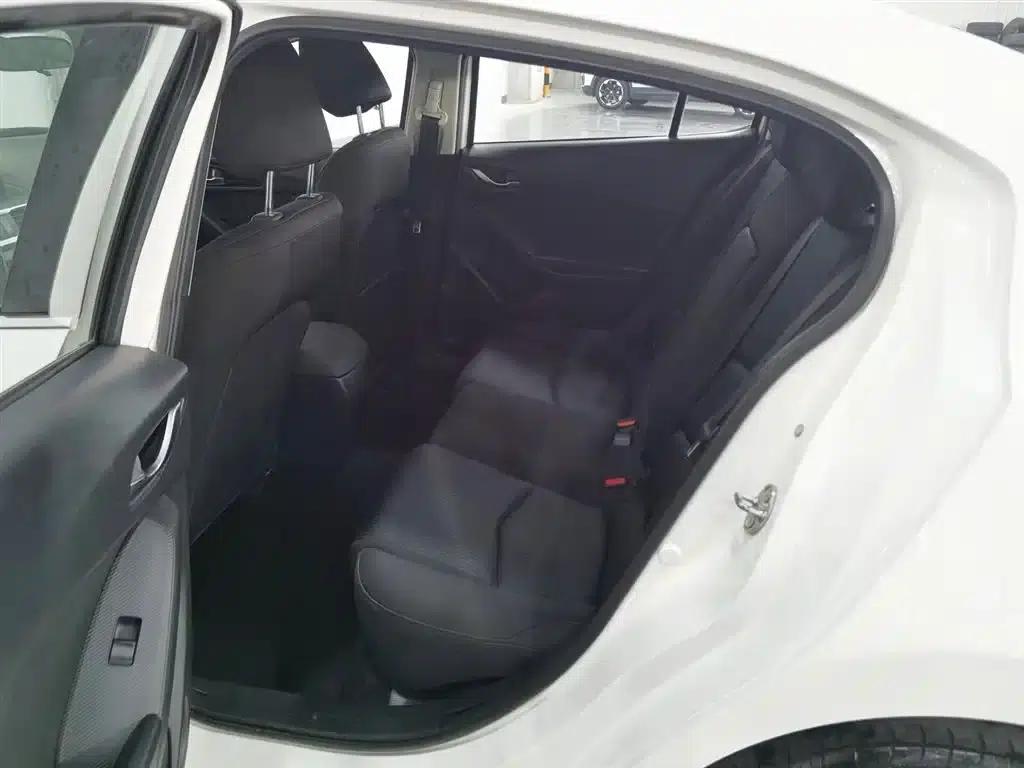 Mazda3 Axela 2016 Sedan 1.5L Manual Deluxe — миниатюра 15