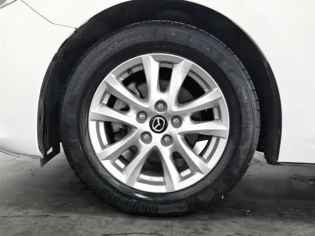 Mazda3 Axela 2016 Sedan 1.5L Manual Deluxe — миниатюра 17