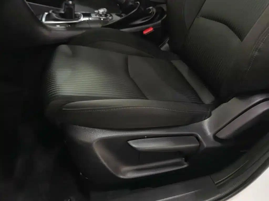 Mazda3 Axela 2016 Sedan 1.5L Manual Deluxe — миниатюра 20