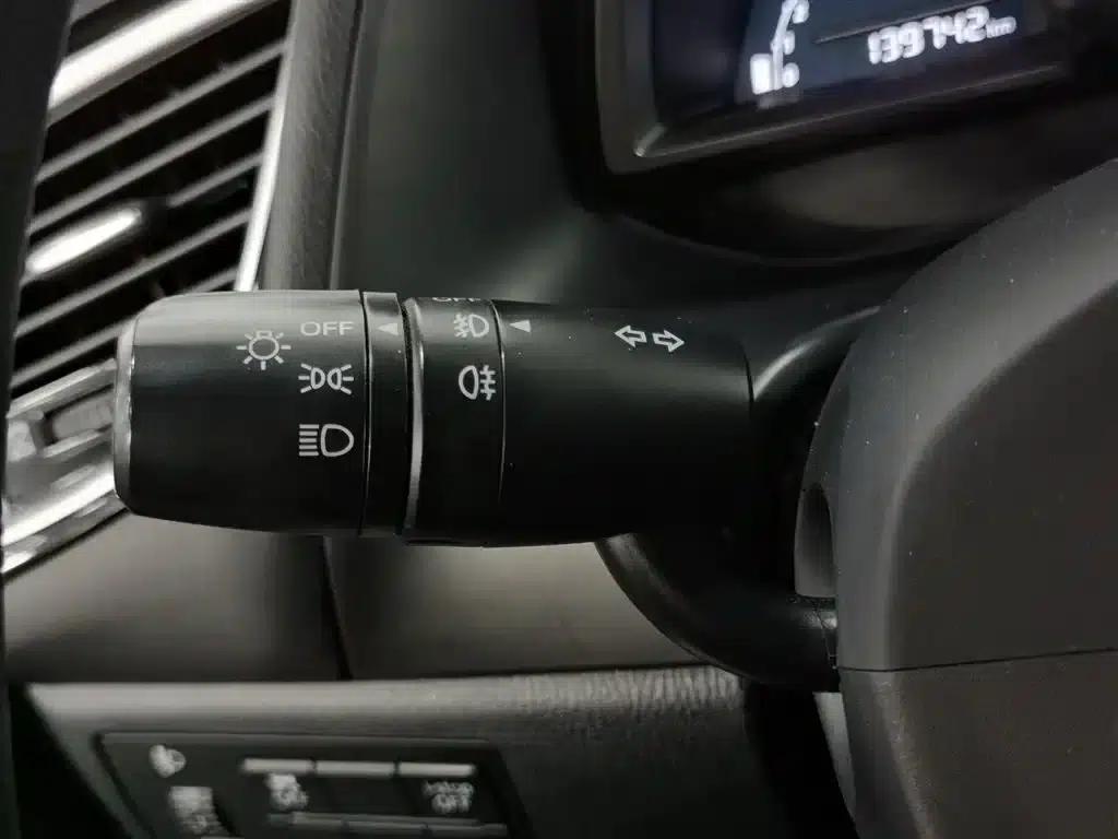 Mazda3 Axela 2016 Sedan 1.5L Manual Deluxe — миниатюра 21