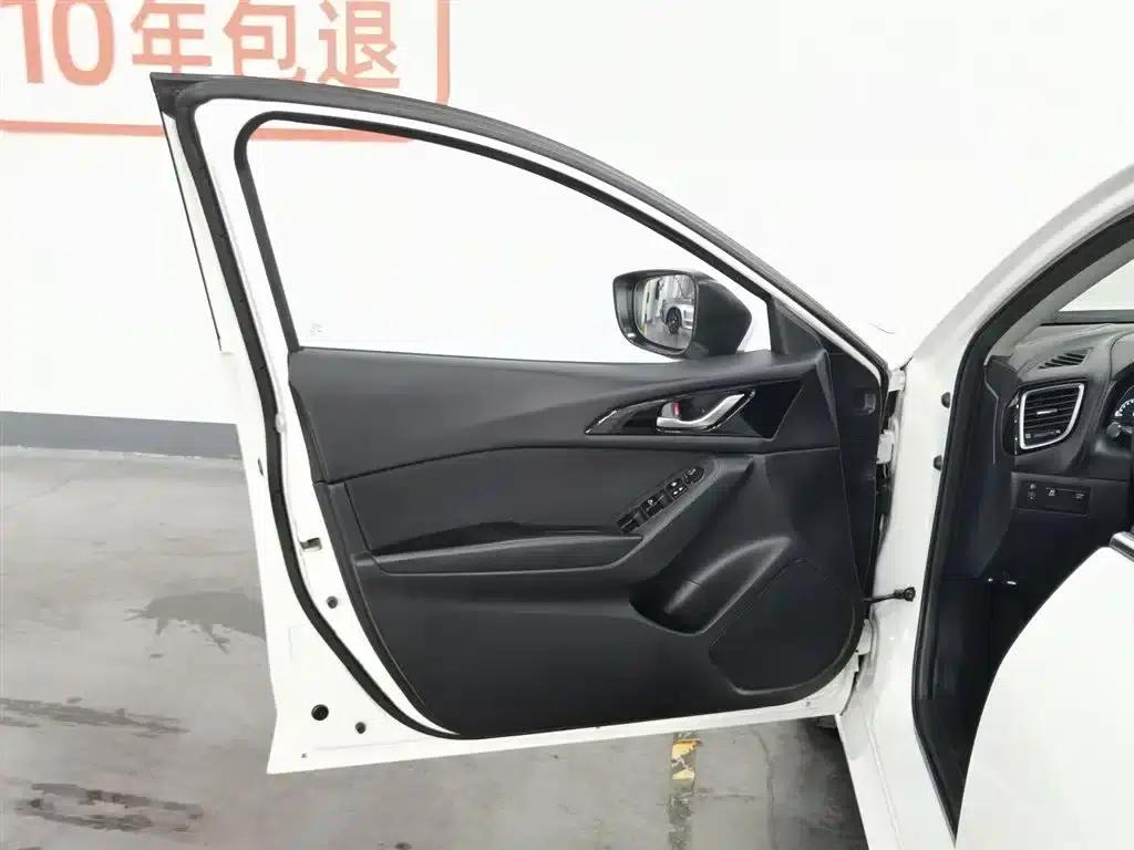Mazda3 Axela 2016 Sedan 1.5L Manual Deluxe — миниатюра 8