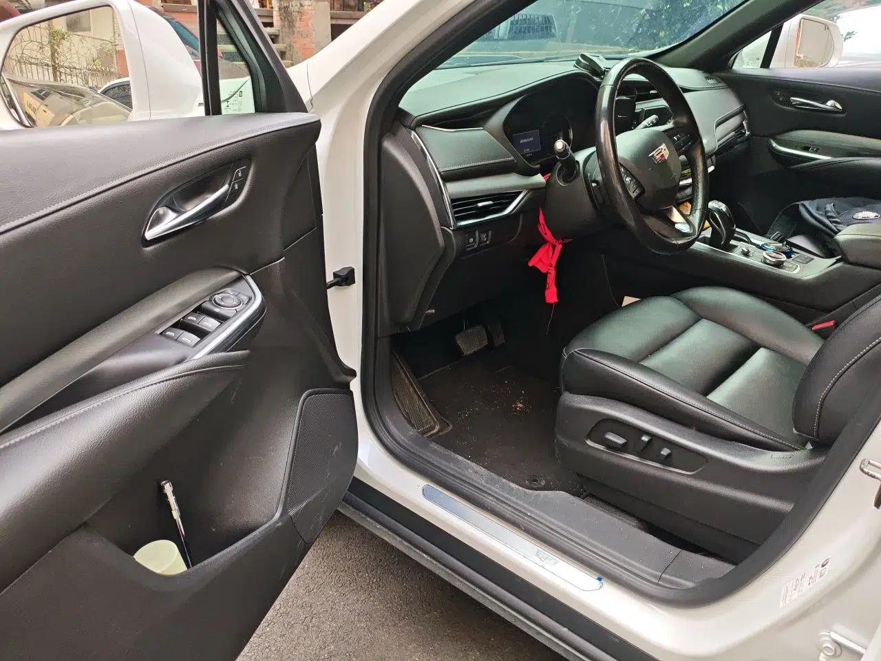 Cadillac XT4 2018 28T Two-Wheel-Drive Luxury Model — миниатюра 16