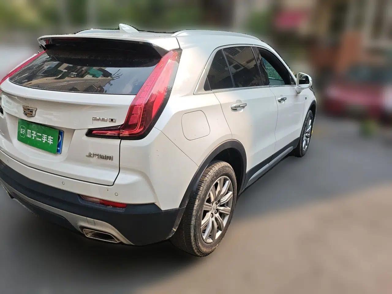 Cadillac XT4 2018 28T Two-Wheel-Drive Luxury Model — миниатюра 6