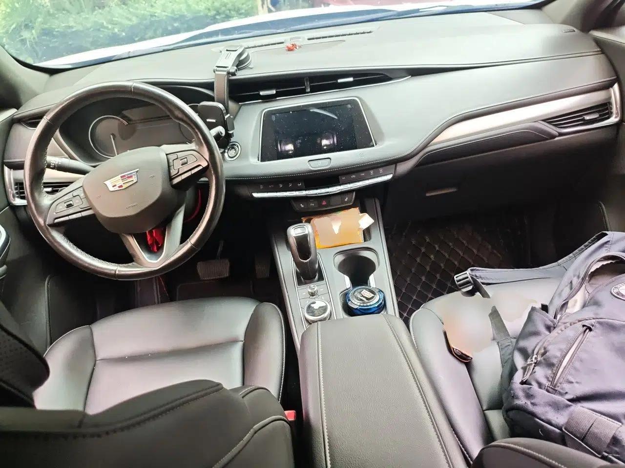 Cadillac XT4 2018 28T Two-Wheel-Drive Luxury Model — миниатюра 9
