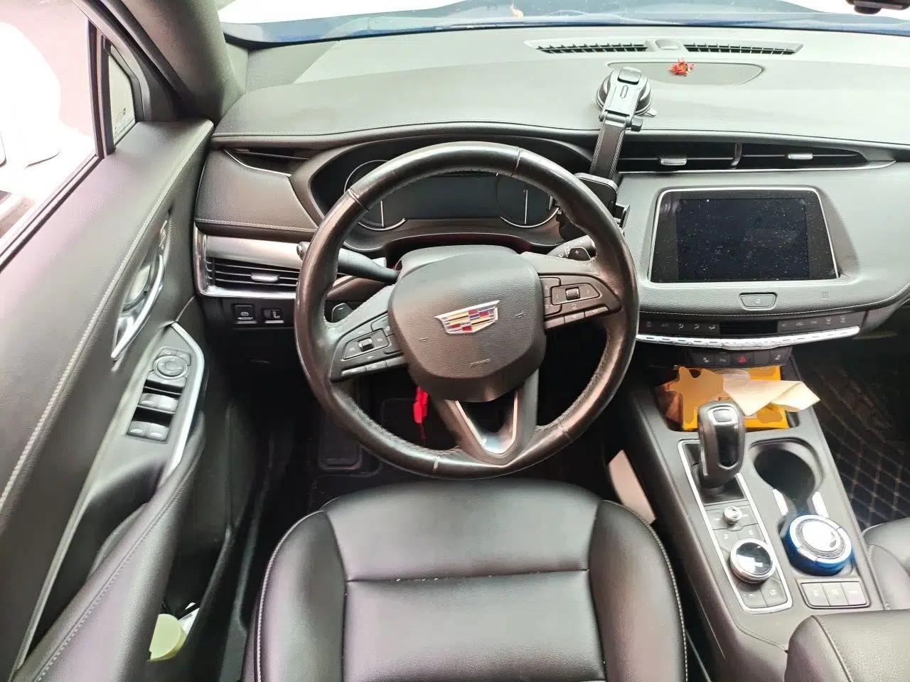 Cadillac XT4 2018 28T Two-Wheel-Drive Luxury Model — миниатюра 10