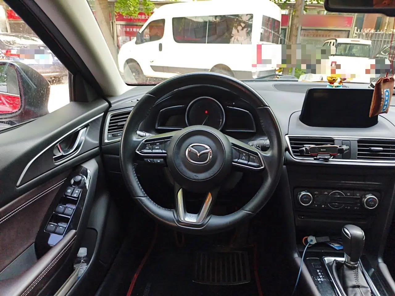 Mazda 3 Axela 2017 Hatchback 2.0L Automatic Sport Model China V Emission Standard — миниатюра 10