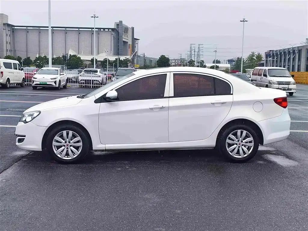 Roewe 350 2015 1.5L Automatic Deluxe Sunroof Edition — миниатюра 3