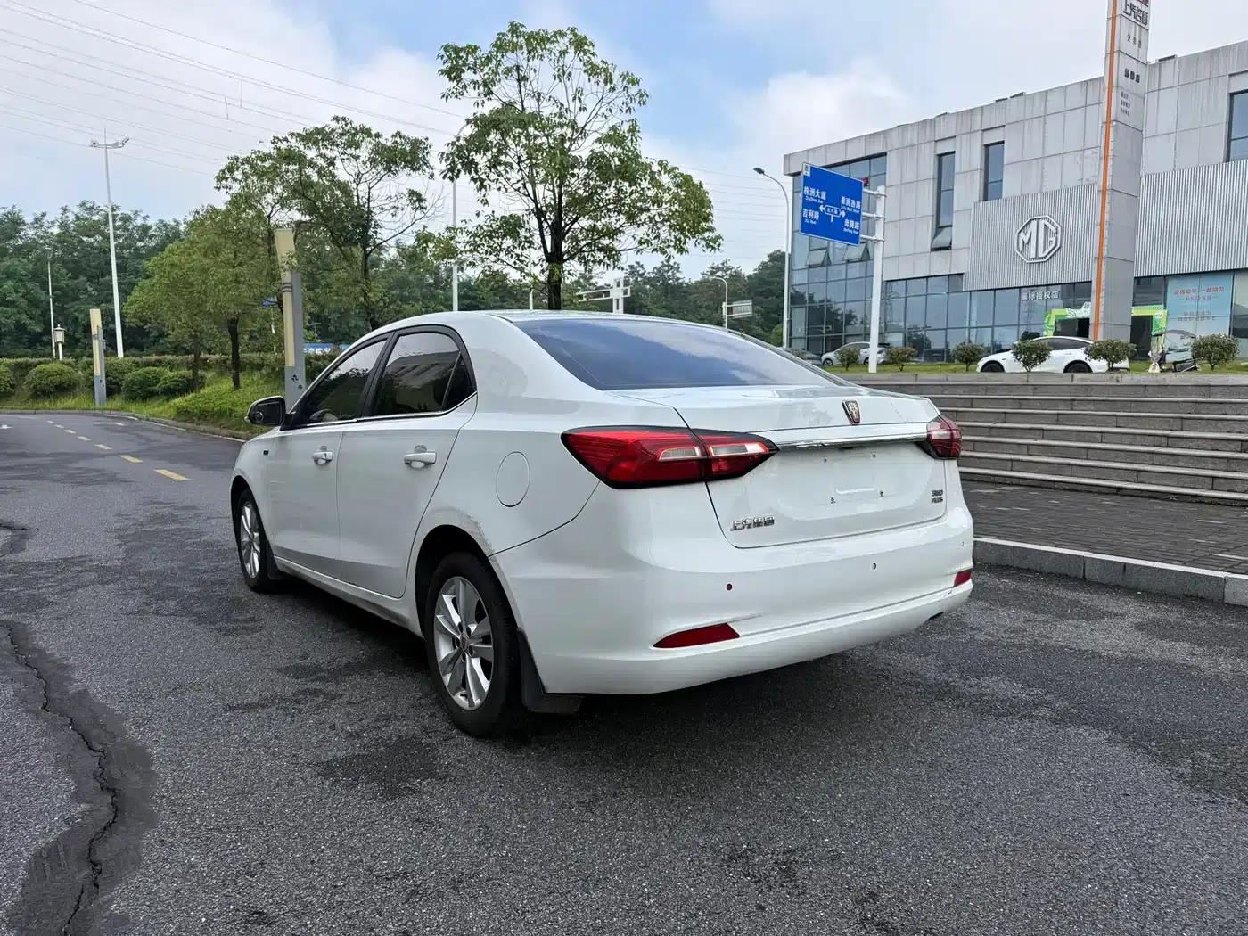 Roewe 360 2018 PLUS 1.5L Automatic Deluxe Edition — миниатюра 6