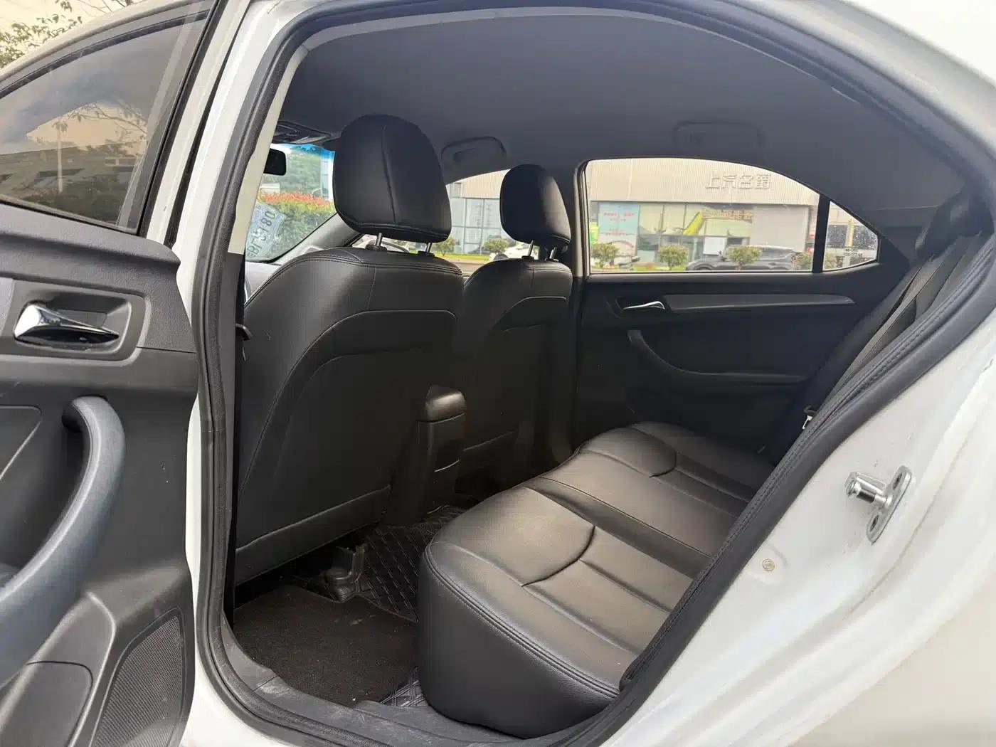 Roewe 360 2018 PLUS 1.5L Automatic Deluxe Edition — миниатюра 8