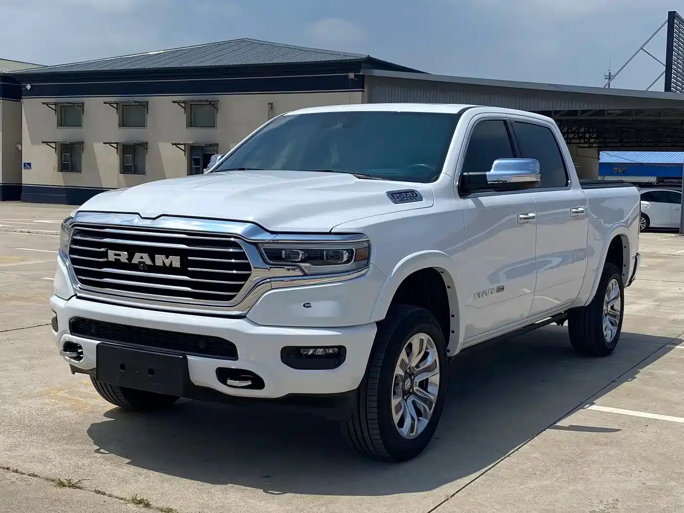 RAM Trucks 2022 5.7L Automatic — миниатюра 1