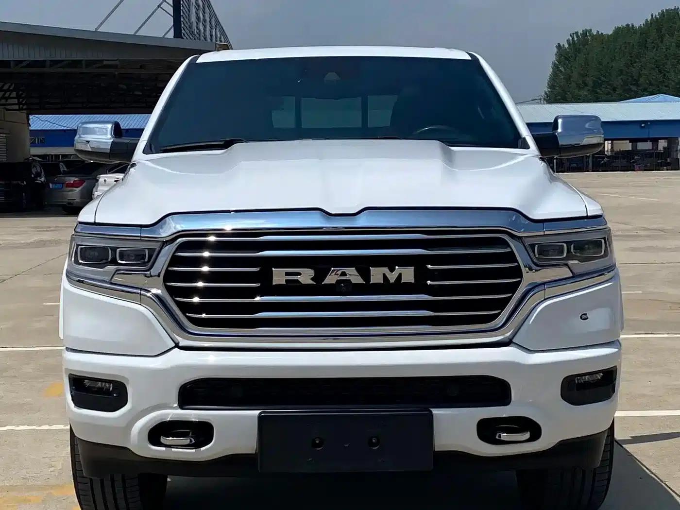 RAM Trucks 2022 5.7L Automatic — миниатюра 2