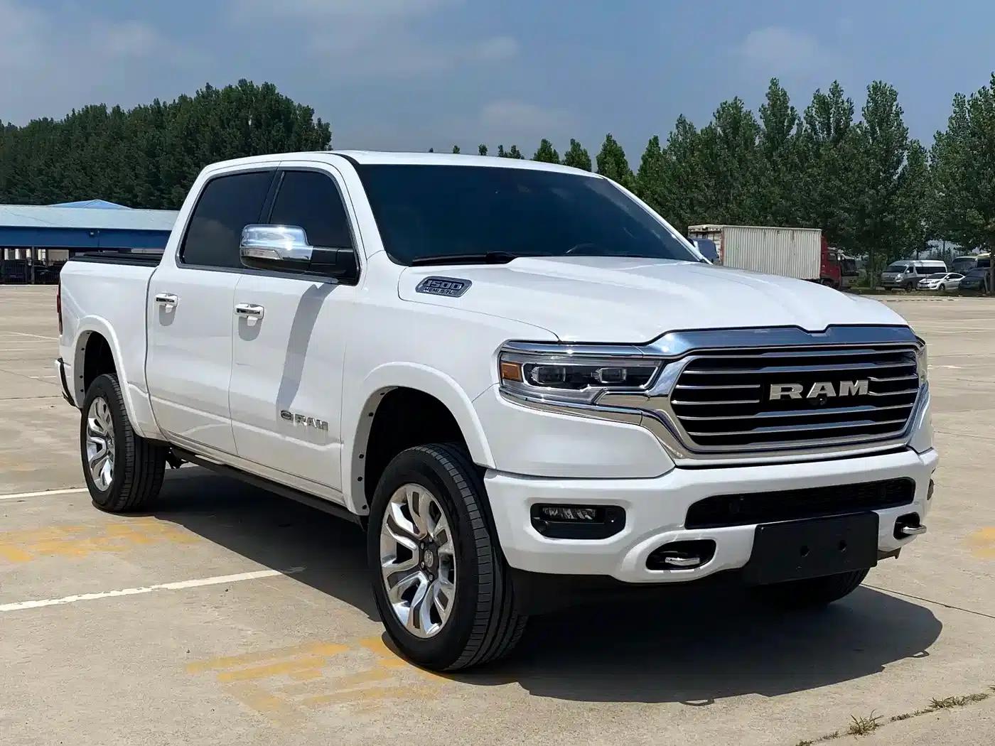 RAM Trucks 2022 5.7L Automatic — миниатюра 3
