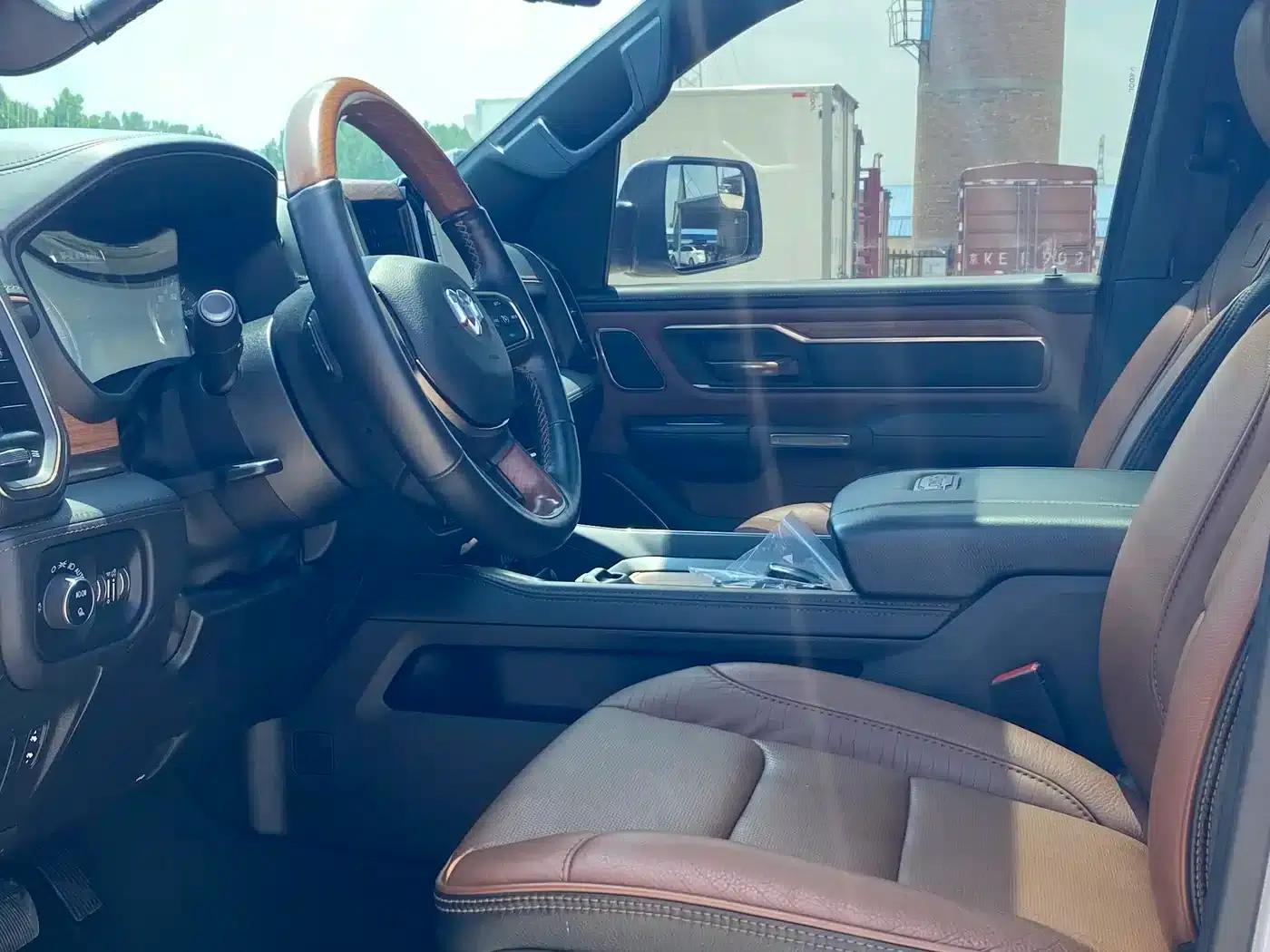 RAM Trucks 2022 5.7L Automatic — миниатюра 7