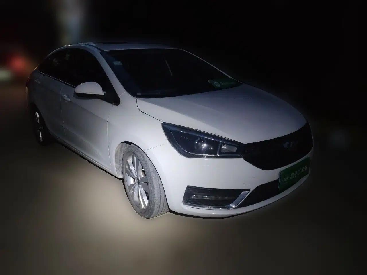 Chery Arrizo 5 2016 1.5L Manual Lingrui Edition — миниатюра 3