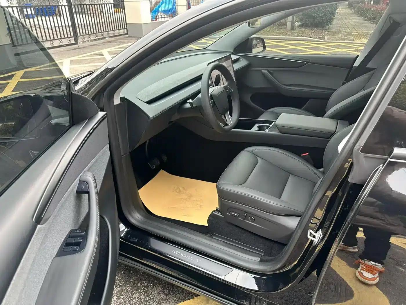 Model Y 2025 Rear-Wheel Drive — миниатюра 8