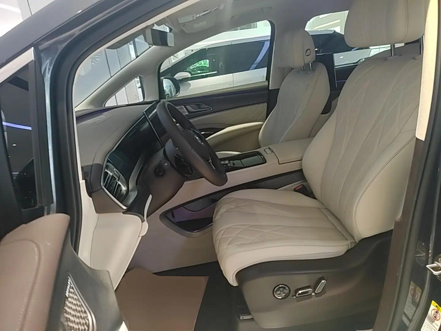 Denza D9 2025 DM-i Intelligent Drive 1020 Four-Wheel Drive Prestige Model — миниатюра 17