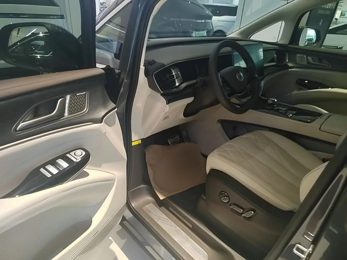 Denza D9 2025 DM-i Intelligent Drive 1020 Four-Wheel Drive Prestige Model — миниатюра 18