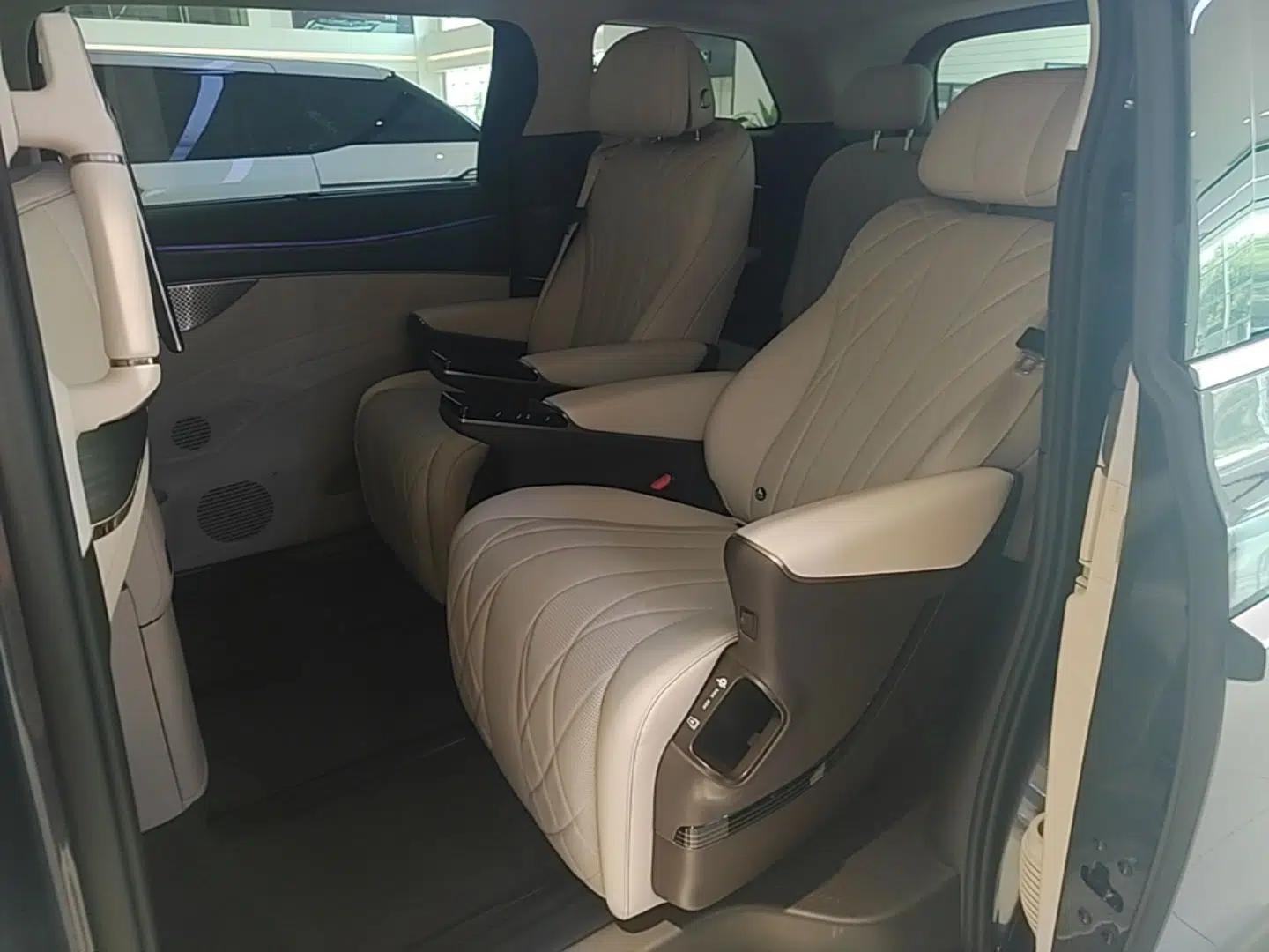 Denza D9 2025 DM-i Intelligent Drive 1020 Four-Wheel Drive Prestige Model — миниатюра 20