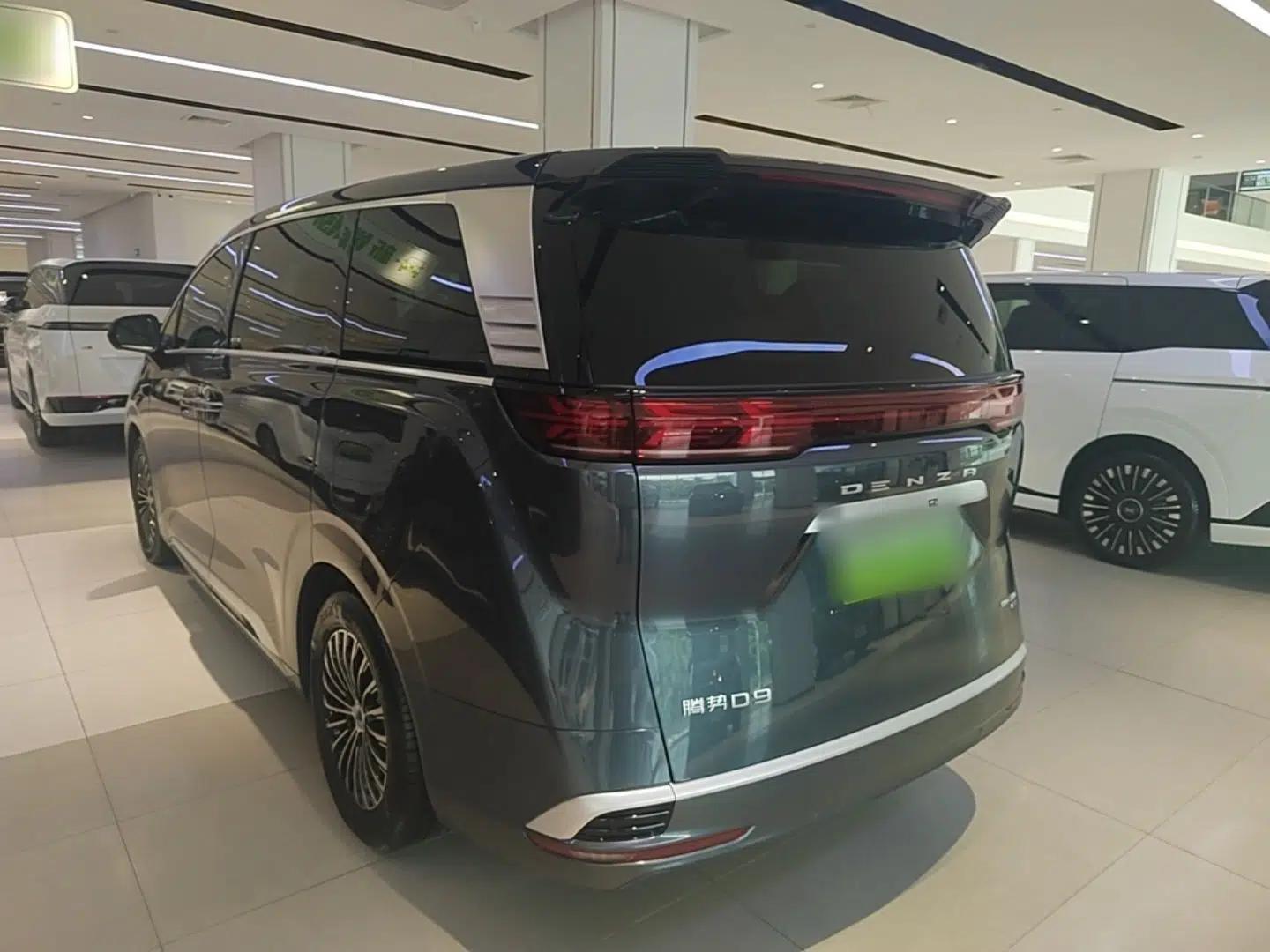 Denza D9 2025 DM-i Intelligent Drive 1020 Four-Wheel Drive Prestige Model — миниатюра 4