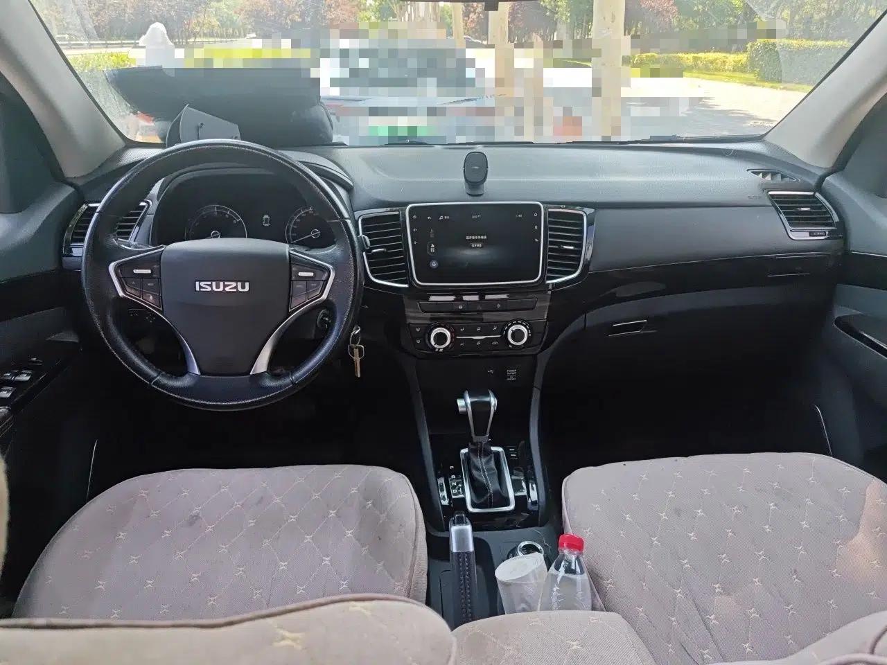 Isuzu D-MAX 2020 2.5T 4x4 Automatic Flagship Edition China VI Standard Extended Version JE4D25Q6A — миниатюра 9