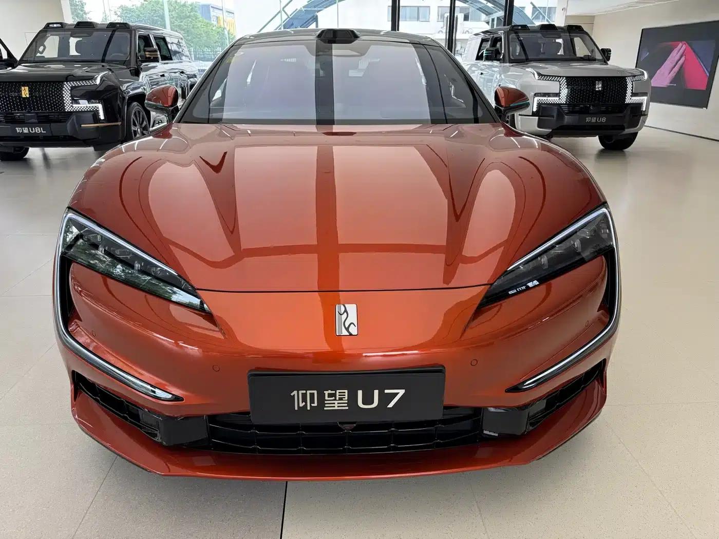 Looking up at the 2026 U7 PHEV five-seater luxury edition — миниатюра 3