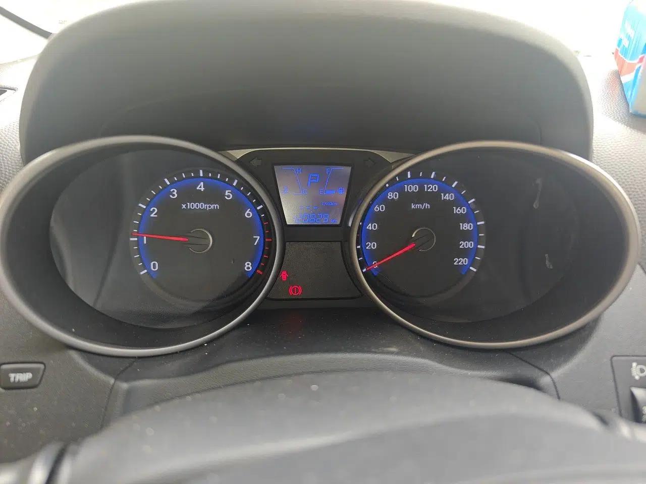 Hyundai ix35 2015 2.0L Automatic 2WD Smart Type China IV — миниатюра 11