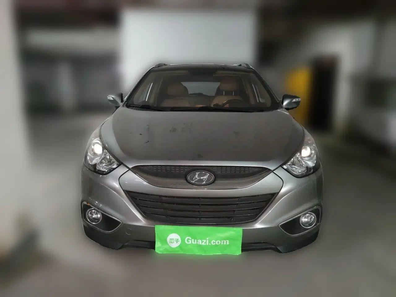 Hyundai ix35 2010 2.0L Automatic Two-Wheel Drive Elite Edition GLS — миниатюра 2
