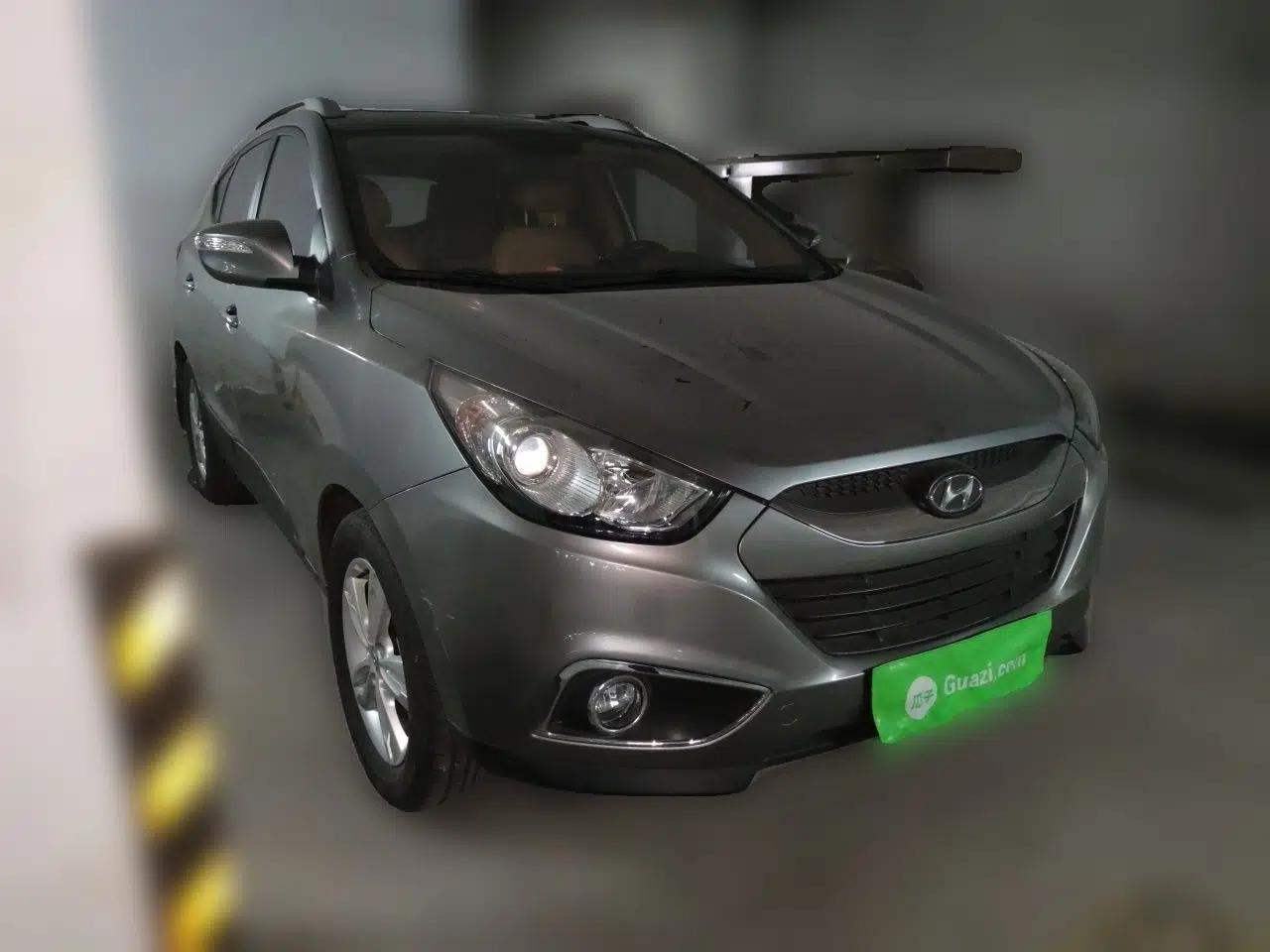 Hyundai ix35 2010 2.0L Automatic Two-Wheel Drive Elite Edition GLS — миниатюра 3