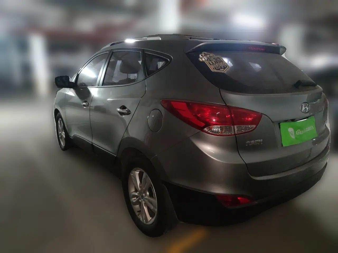 Hyundai ix35 2010 2.0L Automatic Two-Wheel Drive Elite Edition GLS — миниатюра 4